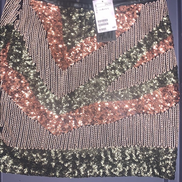 Skirt - Picture 3 of 4